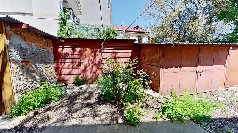 Doua camere, parter, curte comuna inchisa, ultracentral